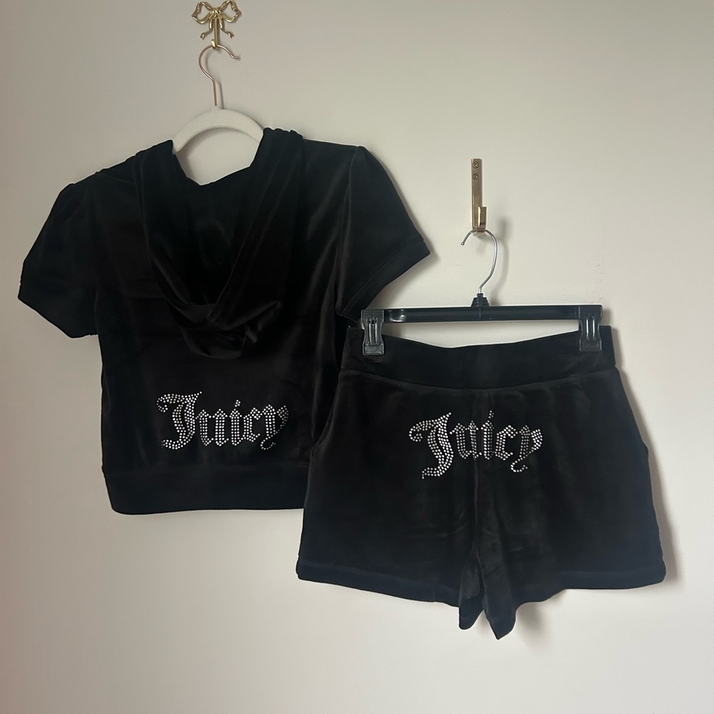 Juicy couture black Short Sleeve zip up jacket and Shorts velour set